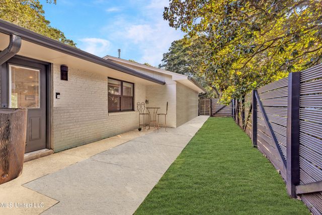 1105 E Cherokee Glen, Ocean Springs, MS 39564