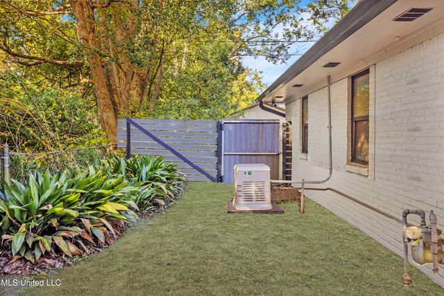 1105 E Cherokee Glen, Ocean Springs, MS 39564