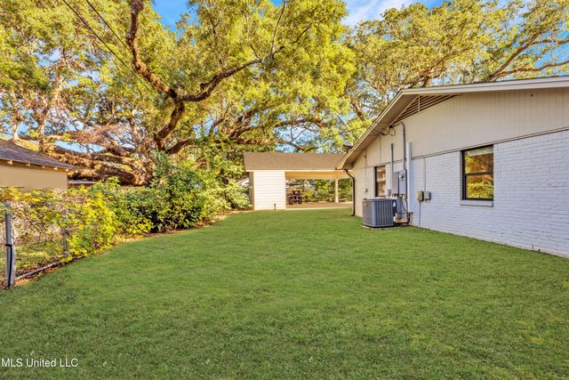 1105 E Cherokee Glen, Ocean Springs, MS 39564