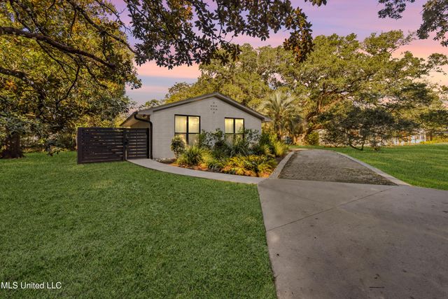 1105 E Cherokee Glen, Ocean Springs, MS 39564