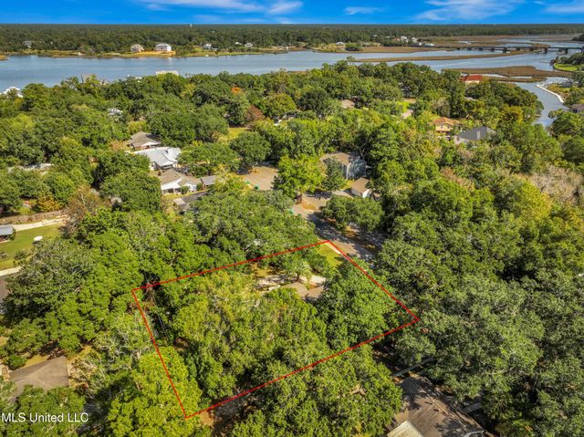 1105 E Cherokee Glen, Ocean Springs, MS 39564