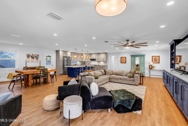 1105 E Cherokee Glen, Ocean Springs, MS 39564