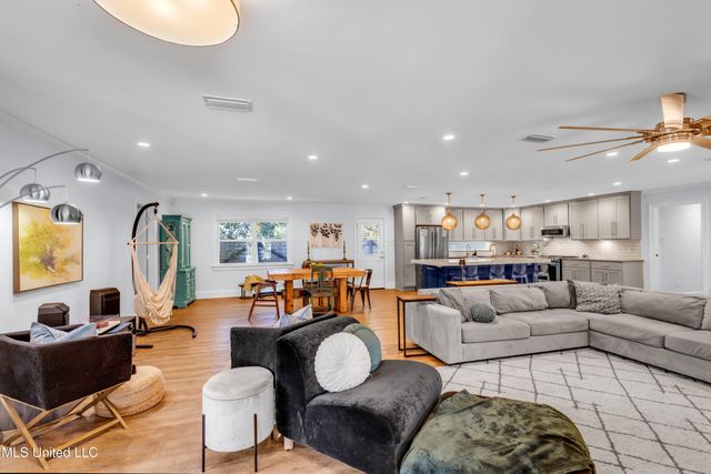 1105 E Cherokee Glen, Ocean Springs, MS 39564