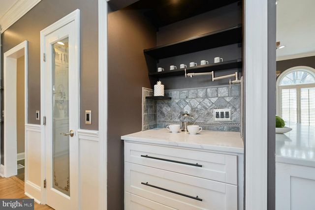 5828 HUNTON WOOD DR, Broad Run, VA 20137