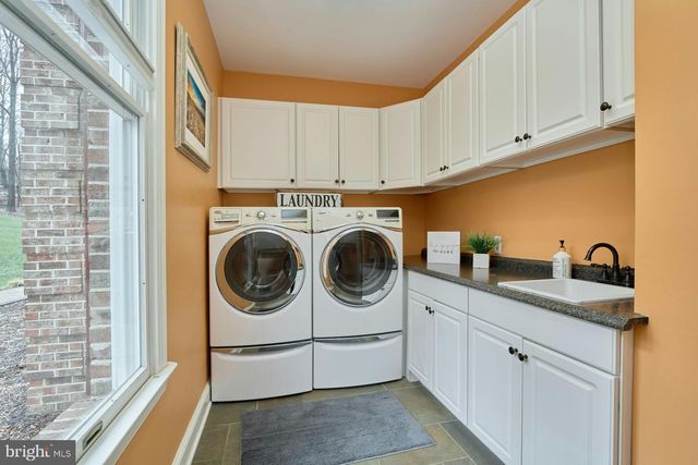 5828 HUNTON WOOD DR, Broad Run, VA 20137