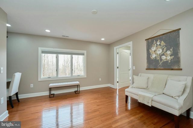 5828 HUNTON WOOD DR, Broad Run, VA 20137