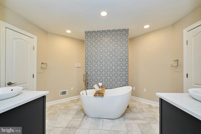 5828 HUNTON WOOD DR, Broad Run, VA 20137