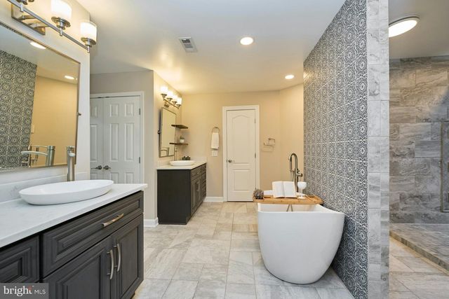 5828 HUNTON WOOD DR, Broad Run, VA 20137