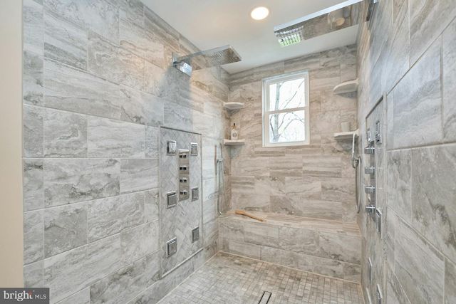 5828 HUNTON WOOD DR, Broad Run, VA 20137