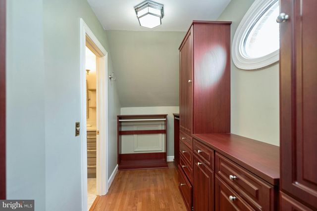 5828 HUNTON WOOD DR, Broad Run, VA 20137