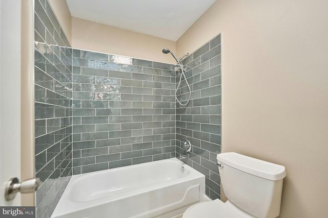 5828 HUNTON WOOD DR, Broad Run, VA 20137