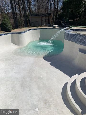 5828 HUNTON WOOD DR, Broad Run, VA 20137