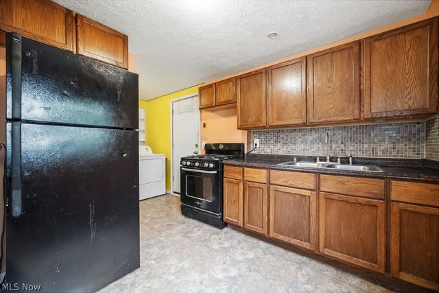 633 Vermont Drive, Lorain, OH 44052