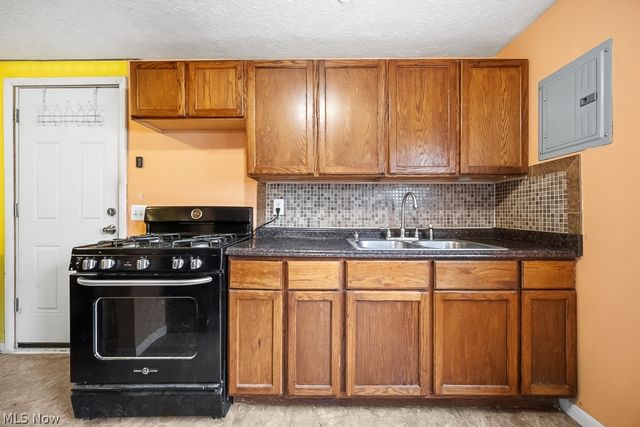 633 Vermont Drive, Lorain, OH 44052