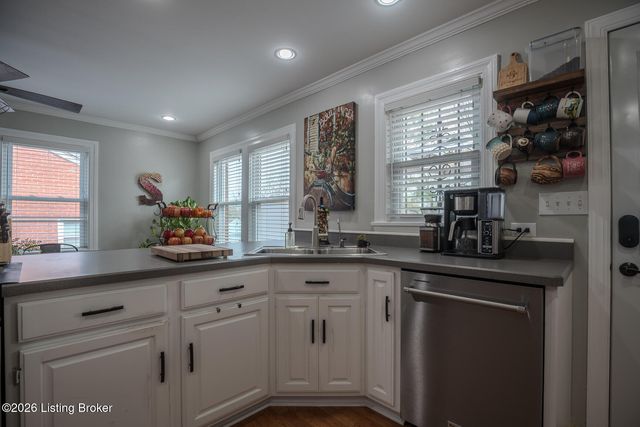 4809 Southern Pkwy, Louisville, KY 40214