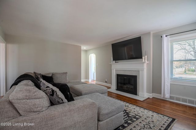 4809 Southern Pkwy, Louisville, KY 40214