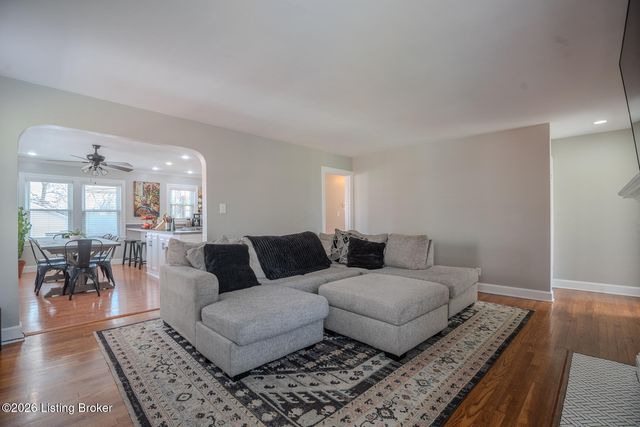 4809 Southern Pkwy, Louisville, KY 40214