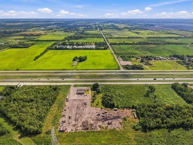 15605 Highway 6, Santa Fe, TX 77517