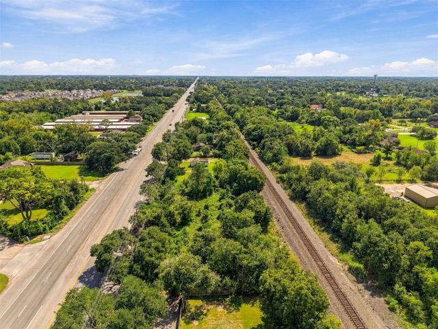 15605 Highway 6, Santa Fe, TX 77517