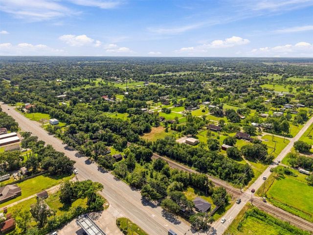 15605 Highway 6, Santa Fe, TX 77517