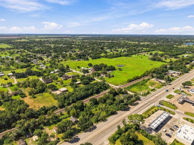 15605 Highway 6, Santa Fe, TX 77517