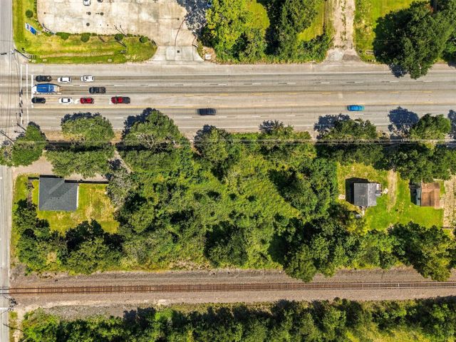 15605 Highway 6, Santa Fe, TX 77517