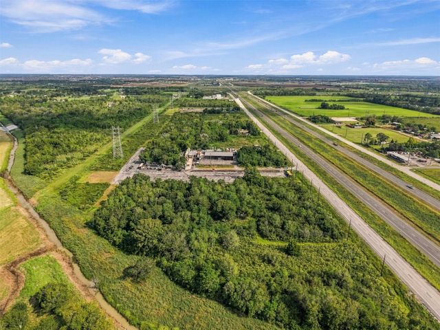 15605 Highway 6, Santa Fe, TX 77517