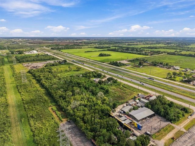 15605 Highway 6, Santa Fe, TX 77517