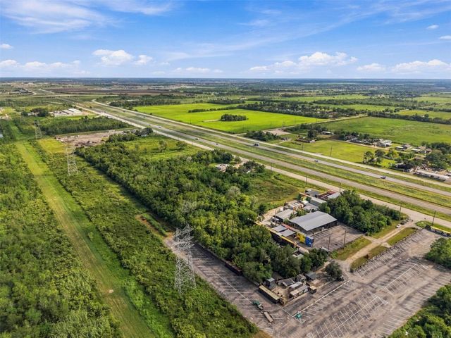 15605 Highway 6, Santa Fe, TX 77517