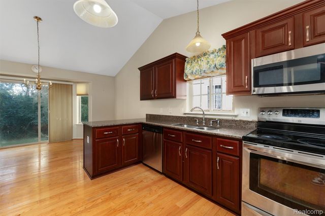 3120 Point Of The Woods Drive, West Bloomfield Charter Township, MI 48324