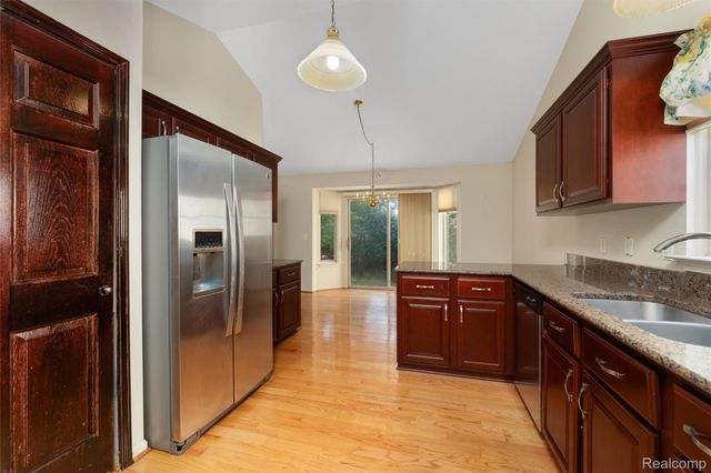 3120 Point Of The Woods Drive, West Bloomfield Charter Township, MI 48324