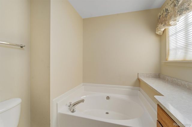 3120 Point Of The Woods Drive, West Bloomfield Charter Township, MI 48324