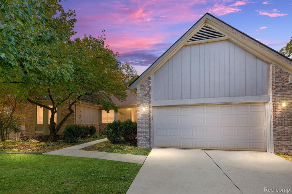 3120 Point Of The Woods Drive, West Bloomfield Charter Township, MI 48324