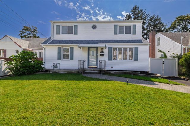 1128 Braxton Street, Uniondale, NY 11553