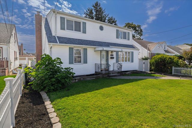1128 Braxton Street, Uniondale, NY 11553
