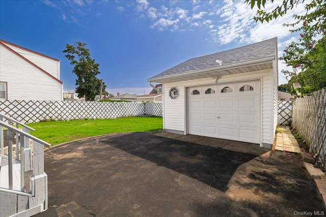1128 Braxton Street, Uniondale, NY 11553