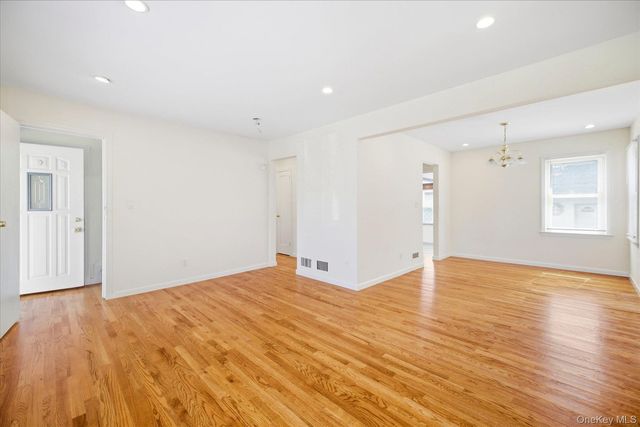 1128 Braxton Street, Uniondale, NY 11553