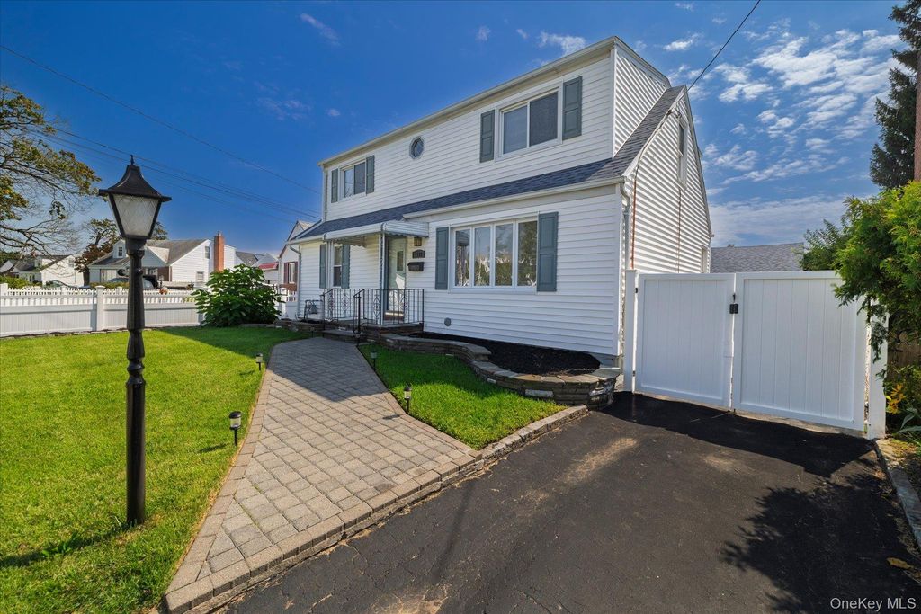 1128 Braxton Street, Uniondale, NY 11553