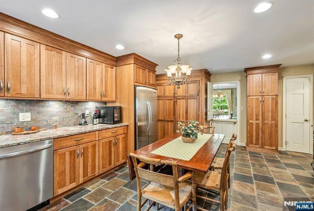 37 Van Dyke Drive, Ho-ho-kus, NJ 07423