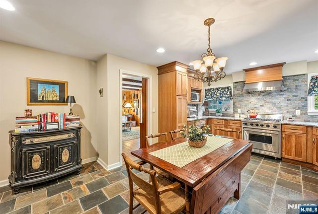 37 Van Dyke Drive, Ho-ho-kus, NJ 07423