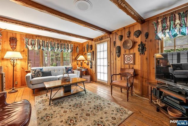 37 Van Dyke Drive, Ho-ho-kus, NJ 07423