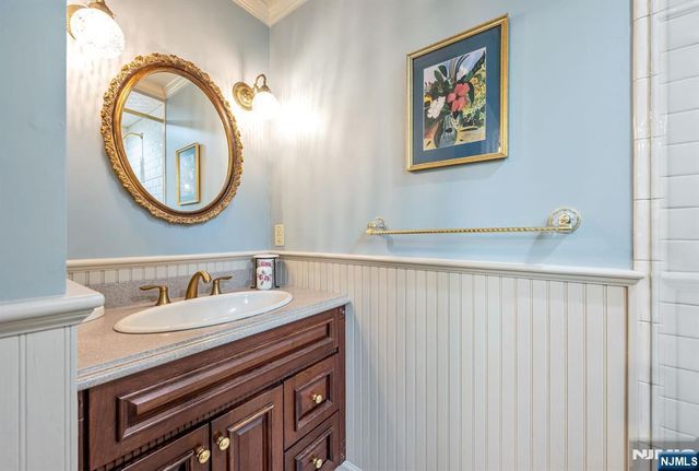 37 Van Dyke Drive, Ho-ho-kus, NJ 07423