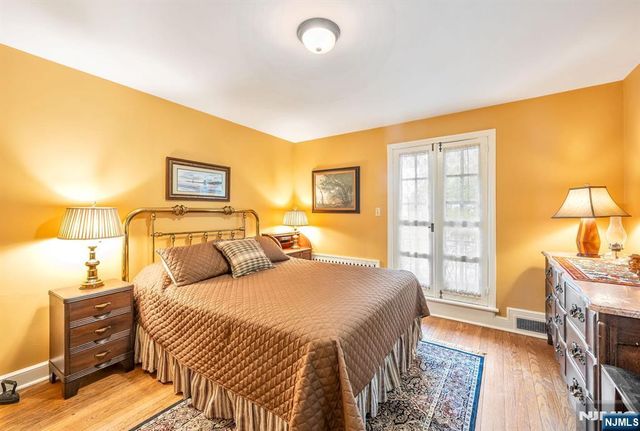 37 Van Dyke Drive, Ho-ho-kus, NJ 07423