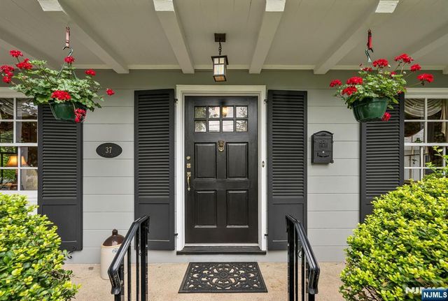 37 Van Dyke Drive, Ho-ho-kus, NJ 07423