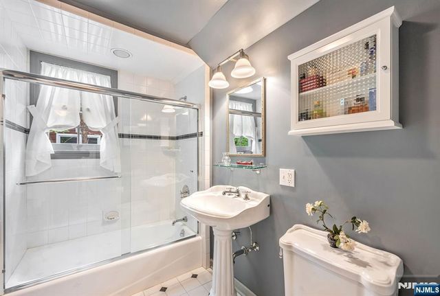 37 Van Dyke Drive, Ho-ho-kus, NJ 07423