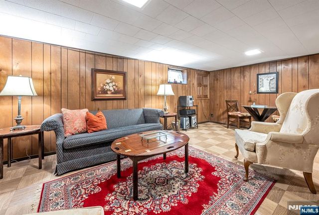37 Van Dyke Drive, Ho-ho-kus, NJ 07423