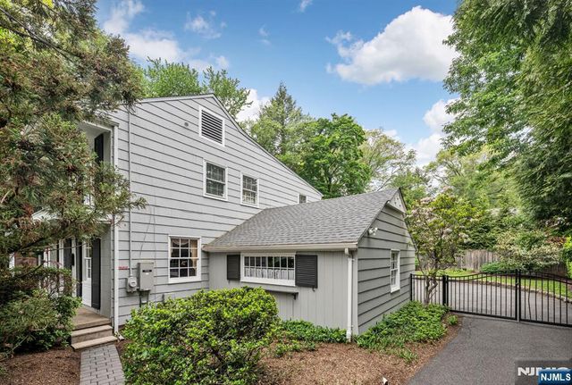 37 Van Dyke Drive, Ho-ho-kus, NJ 07423