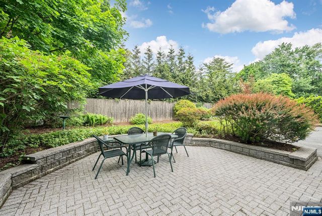 37 Van Dyke Drive, Ho-ho-kus, NJ 07423