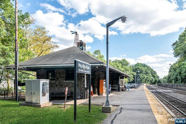 37 Van Dyke Drive, Ho-ho-kus, NJ 07423