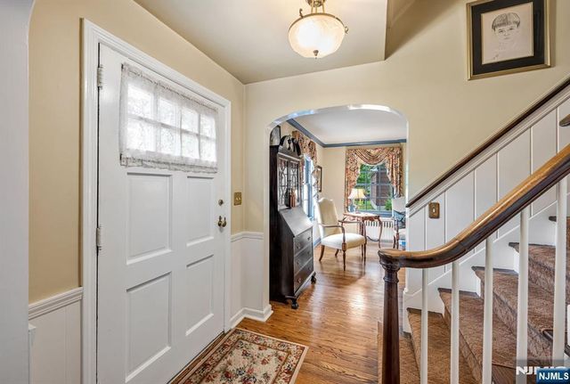 37 Van Dyke Drive, Ho-ho-kus, NJ 07423
